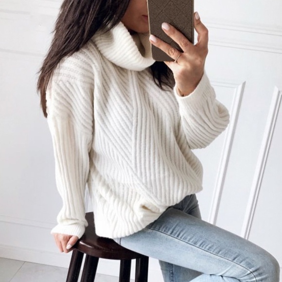 Off White Textured Turtleneck Pullover Sweater - Picture 4 of 14